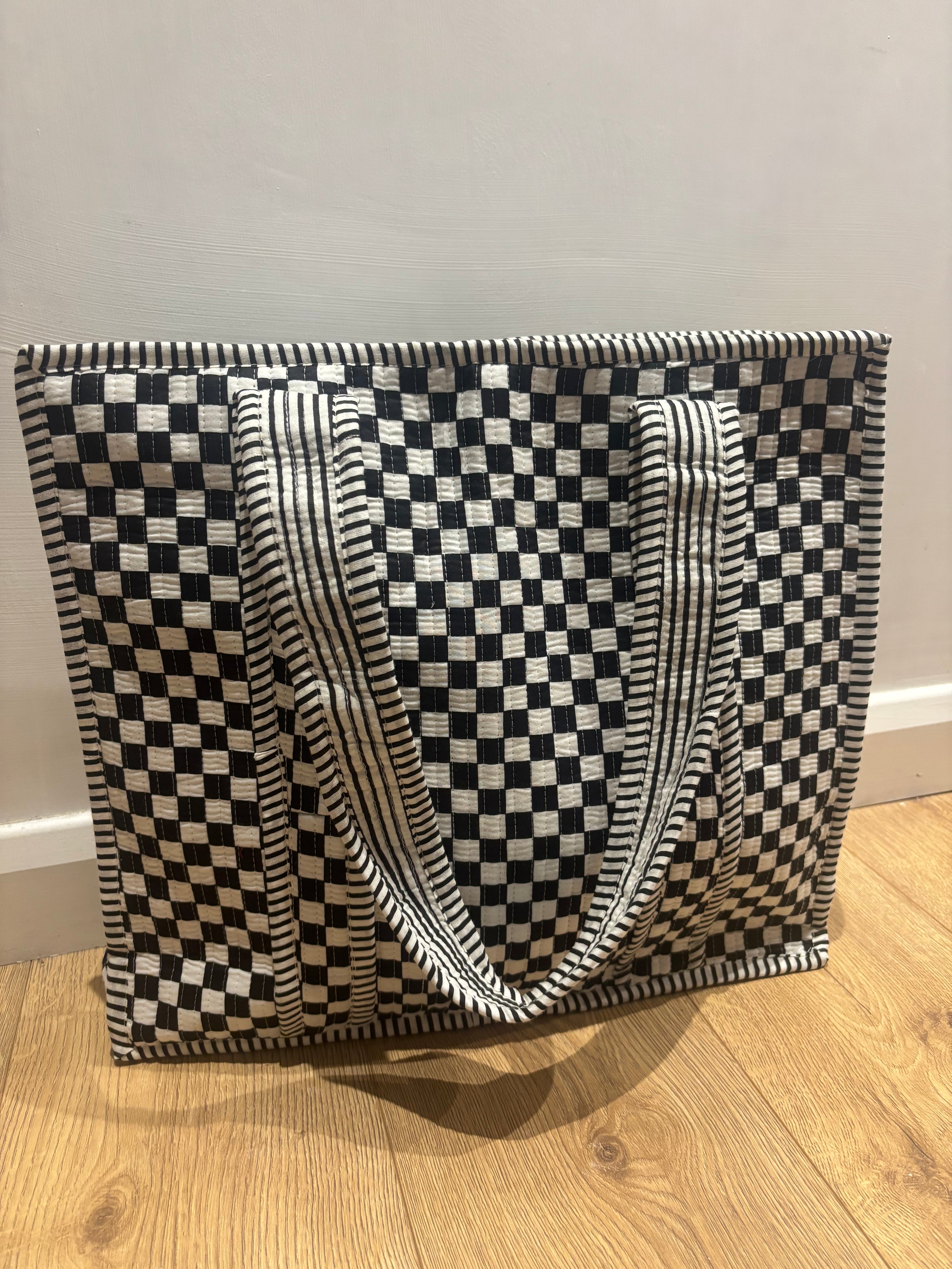 White and black large tote bag