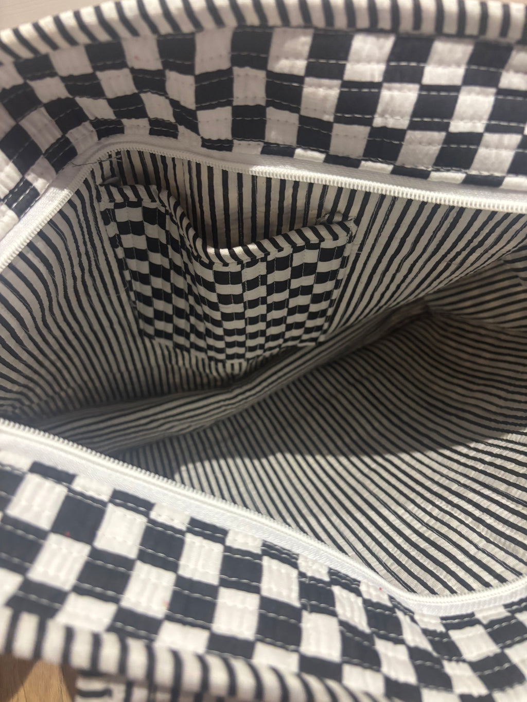 White and black large tote bag
