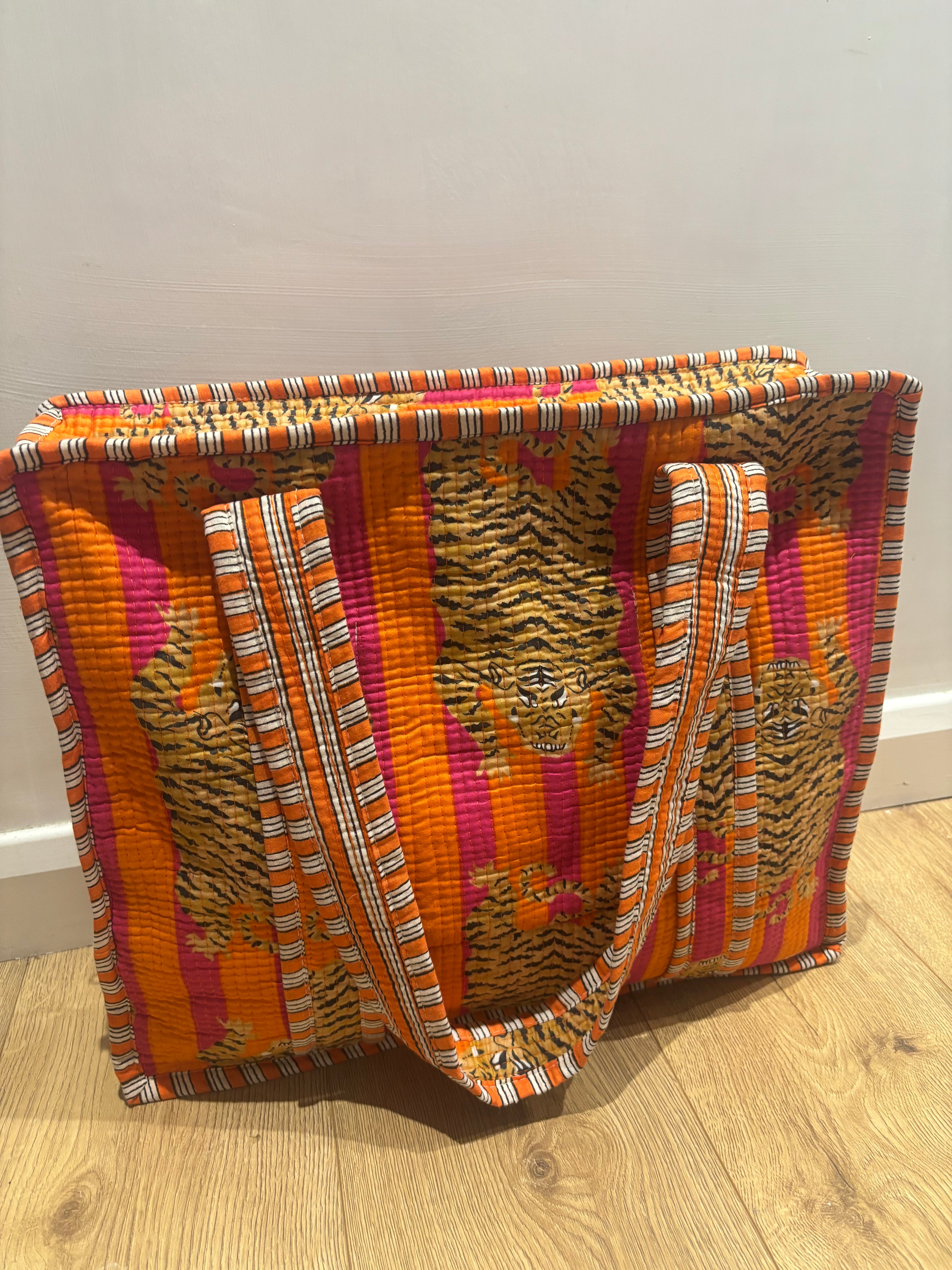 Orange tiger tote bag