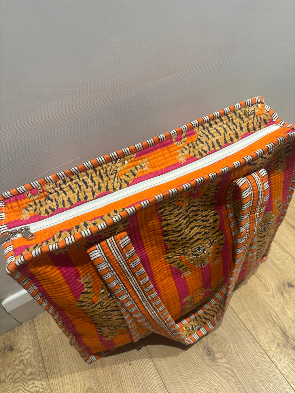 Orange tiger tote bag