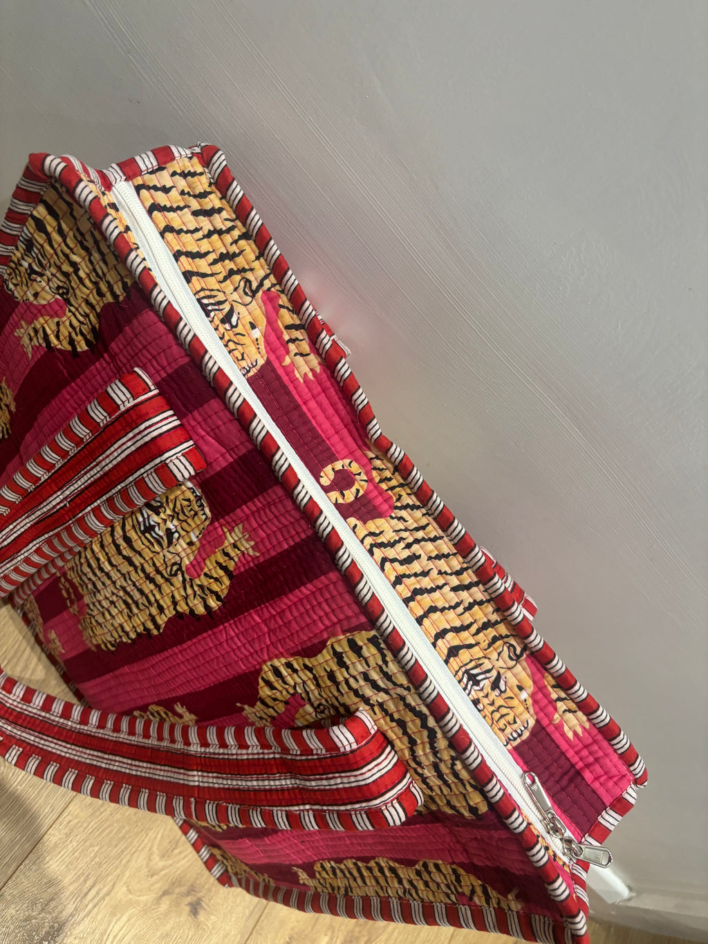 Pink tiger large tote bag