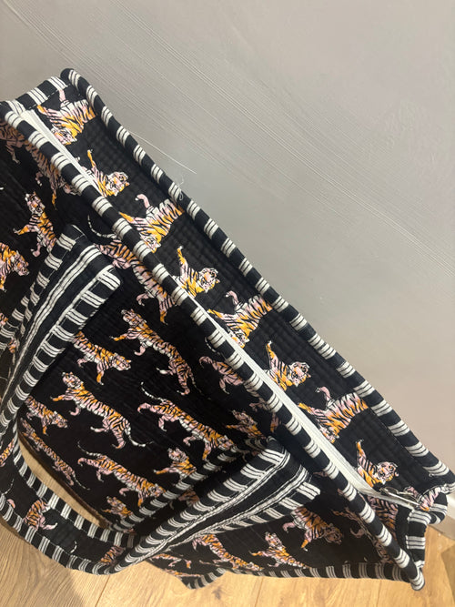 Black tiger large tote bag